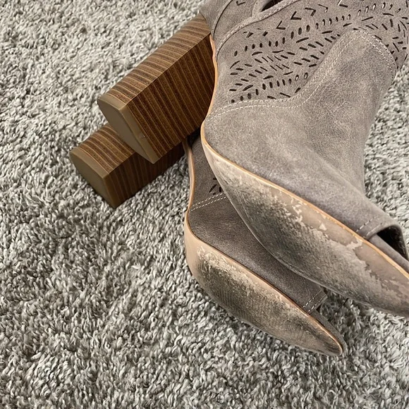 Fergalicious Open Toe Slip On Ankle Booties Taupe Faux Leather Size 9 - Picture 4 of 8